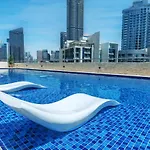 Classic Charm A Studio With Iconic Marina Views