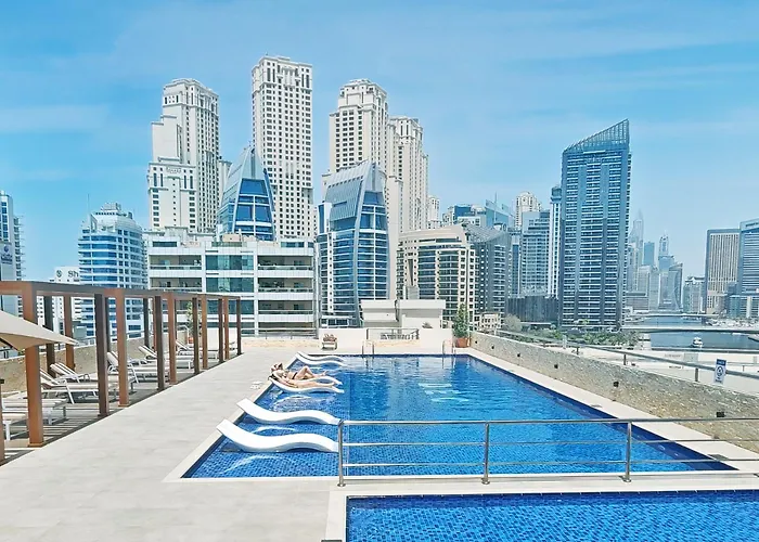 Classic Charm A Studio With Iconic Marina Views